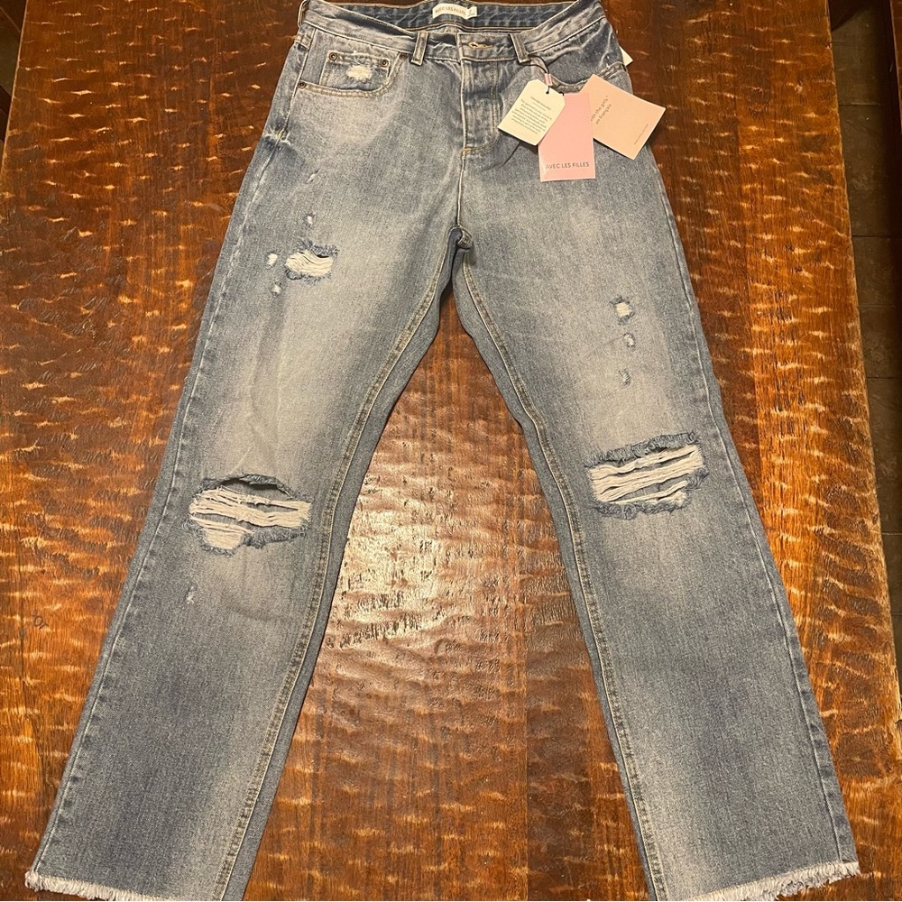 AVEC LES FILLES HIGH WAISTED DISTRESSED JEANS WITH FRAYED HEM EDGE. SIZE 27
